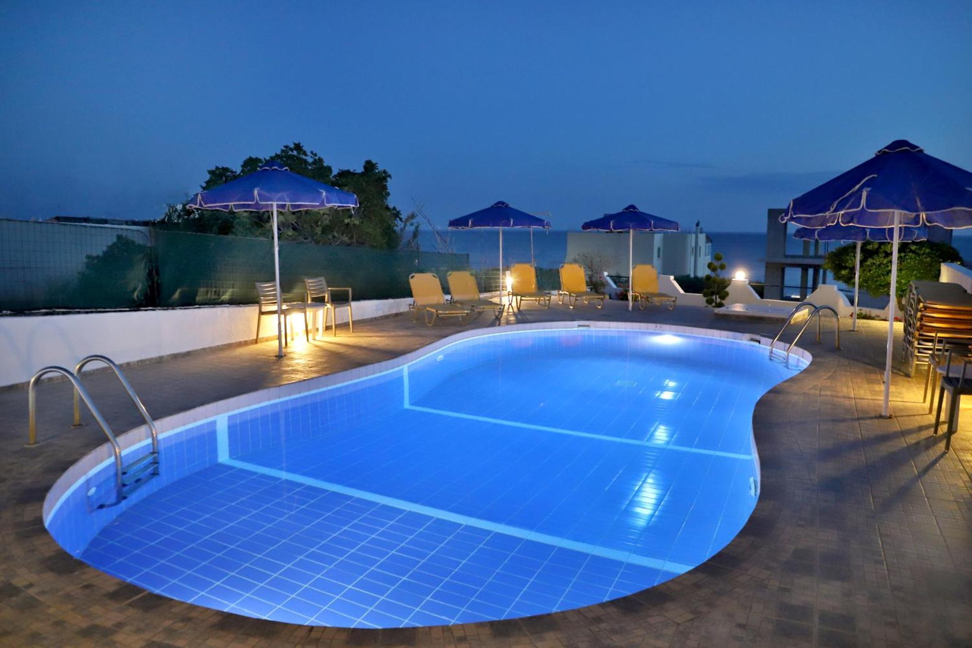 Helios Studios & Apartments Makrýgialos Buitenkant foto