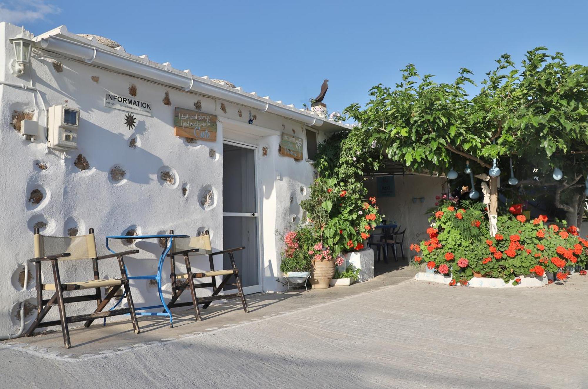 Helios Studios & Apartments Makrýgialos Buitenkant foto