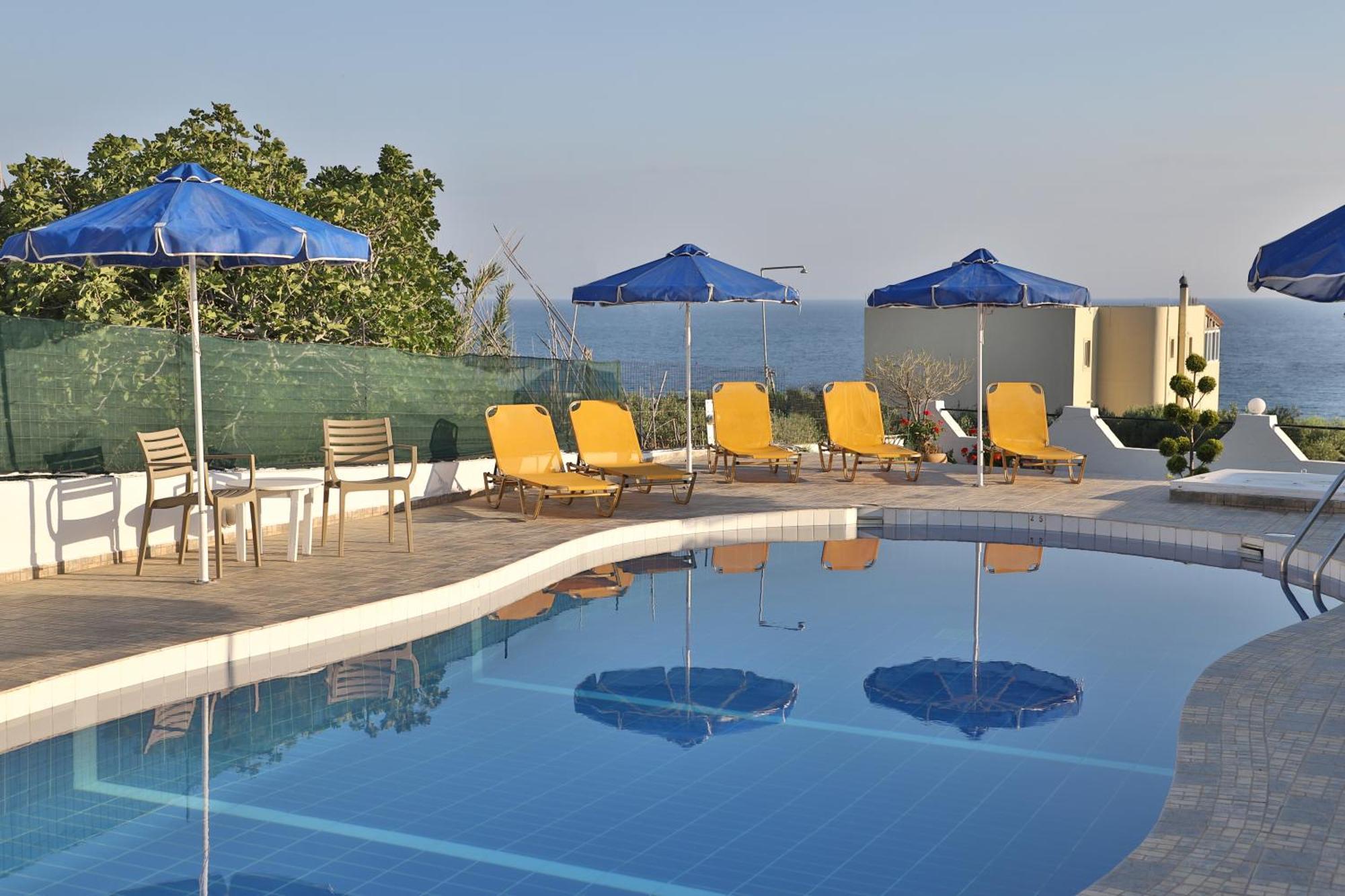 Helios Studios & Apartments Makrýgialos Buitenkant foto