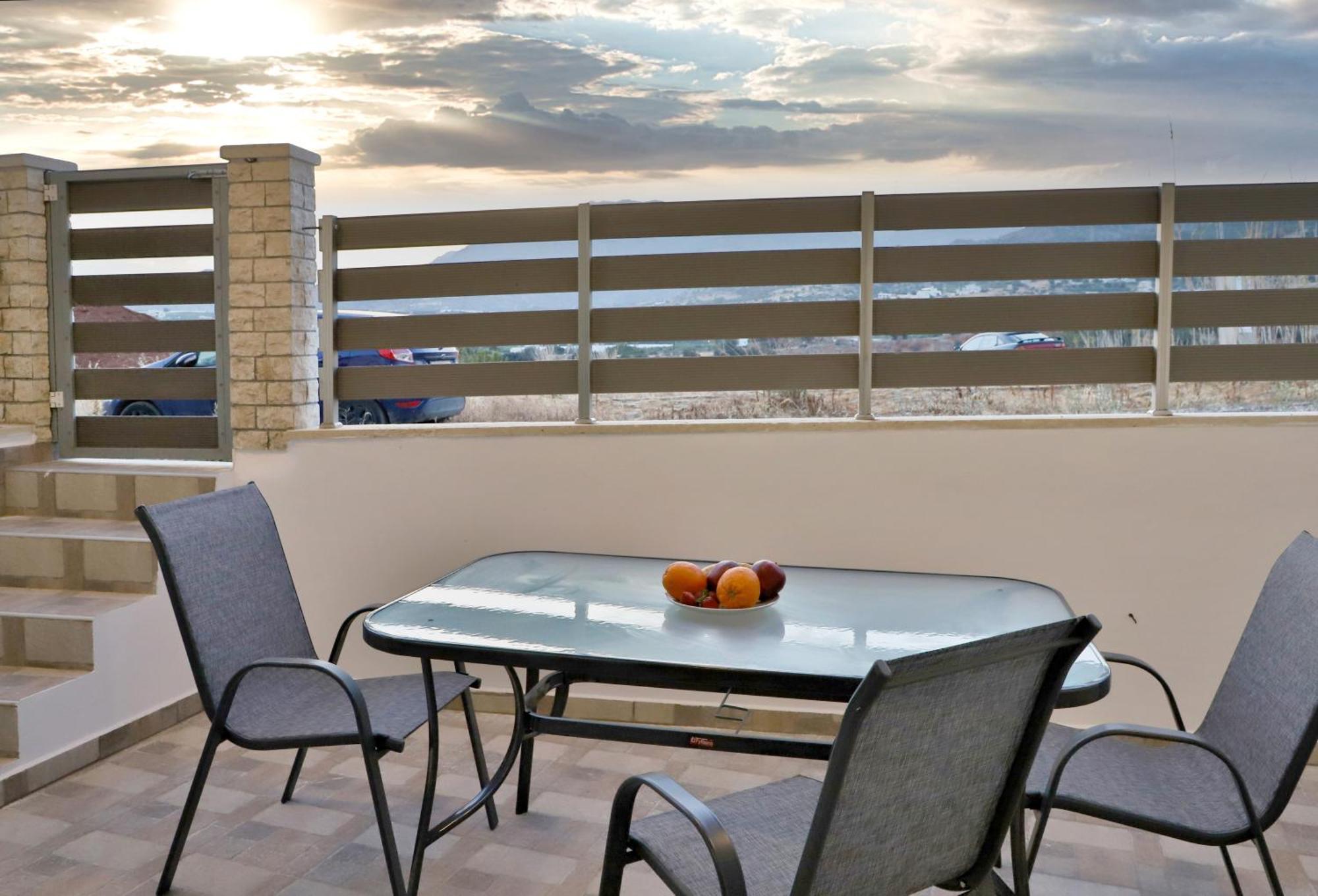 Helios Studios & Apartments Makrýgialos Buitenkant foto