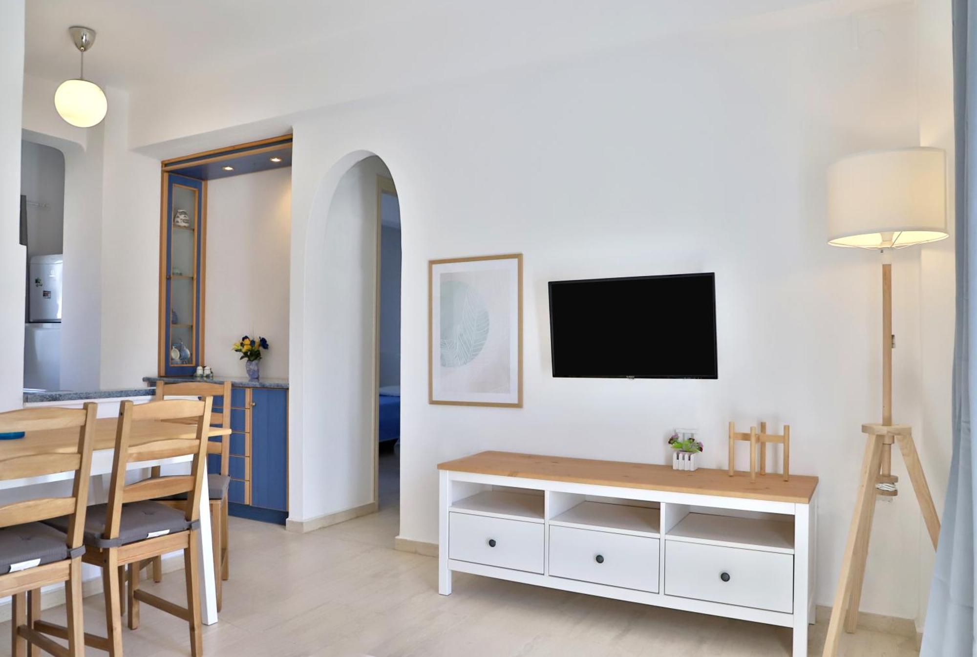 Helios Studios & Apartments Makrýgialos Buitenkant foto