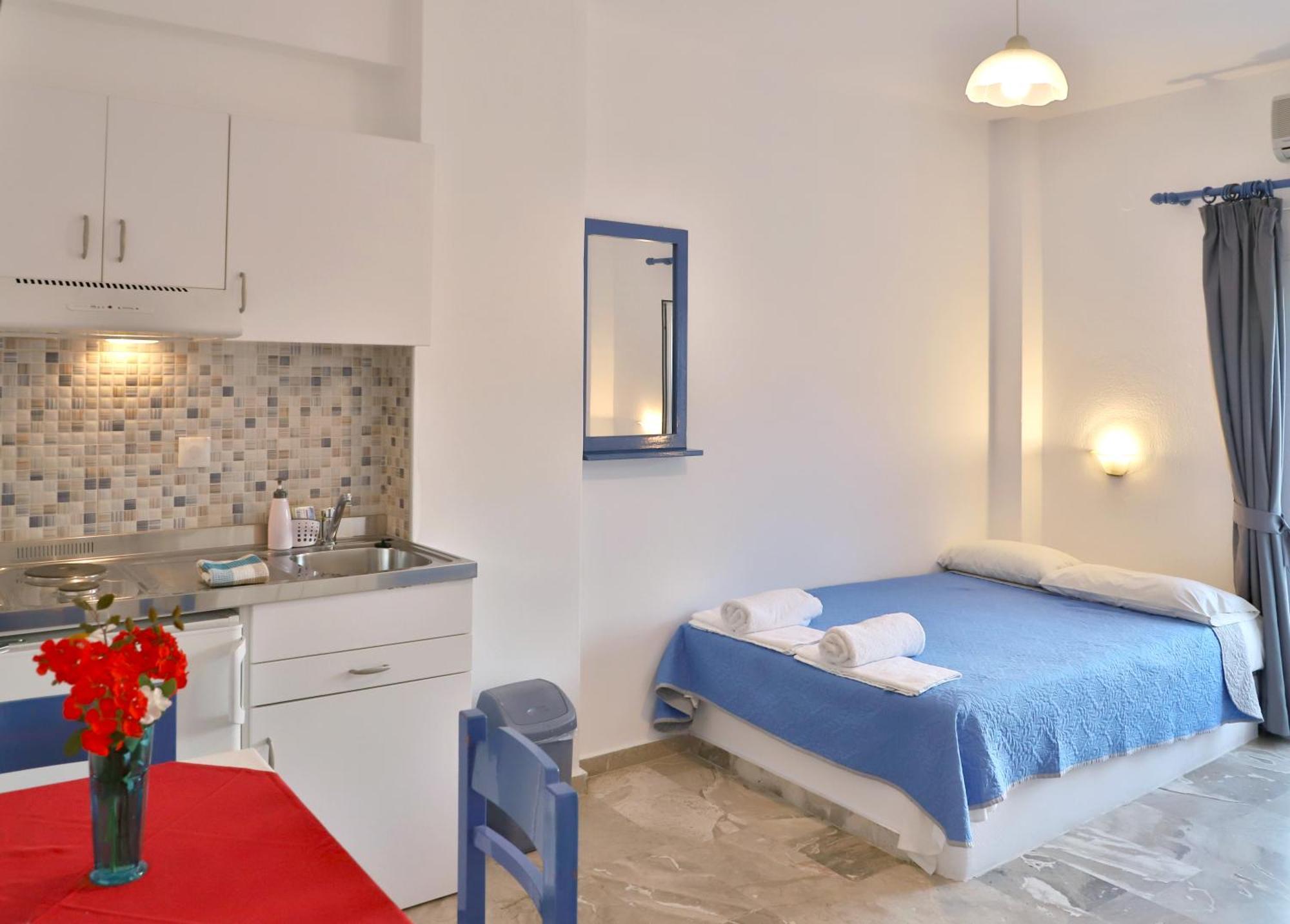 Helios Studios & Apartments Makrýgialos Buitenkant foto
