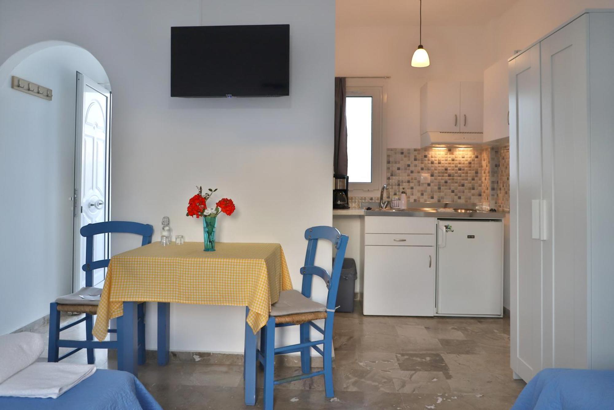 Helios Studios & Apartments Makrýgialos Buitenkant foto