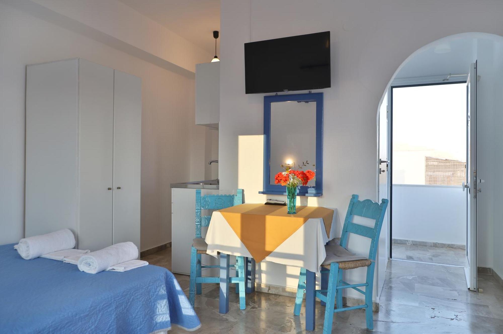Helios Studios & Apartments Makrýgialos Buitenkant foto