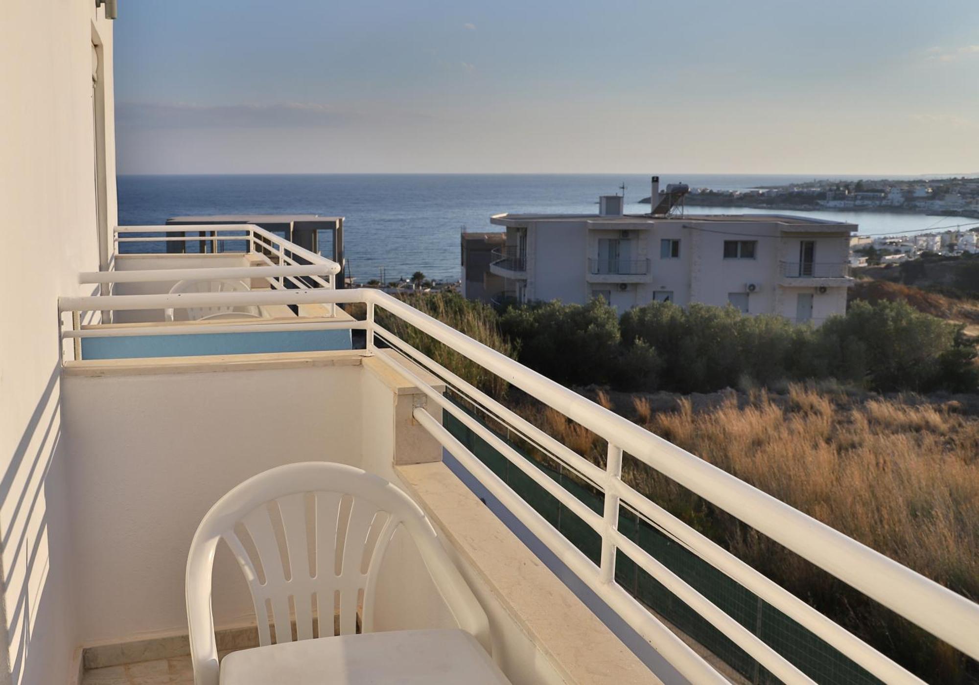 Helios Studios & Apartments Makrýgialos Buitenkant foto