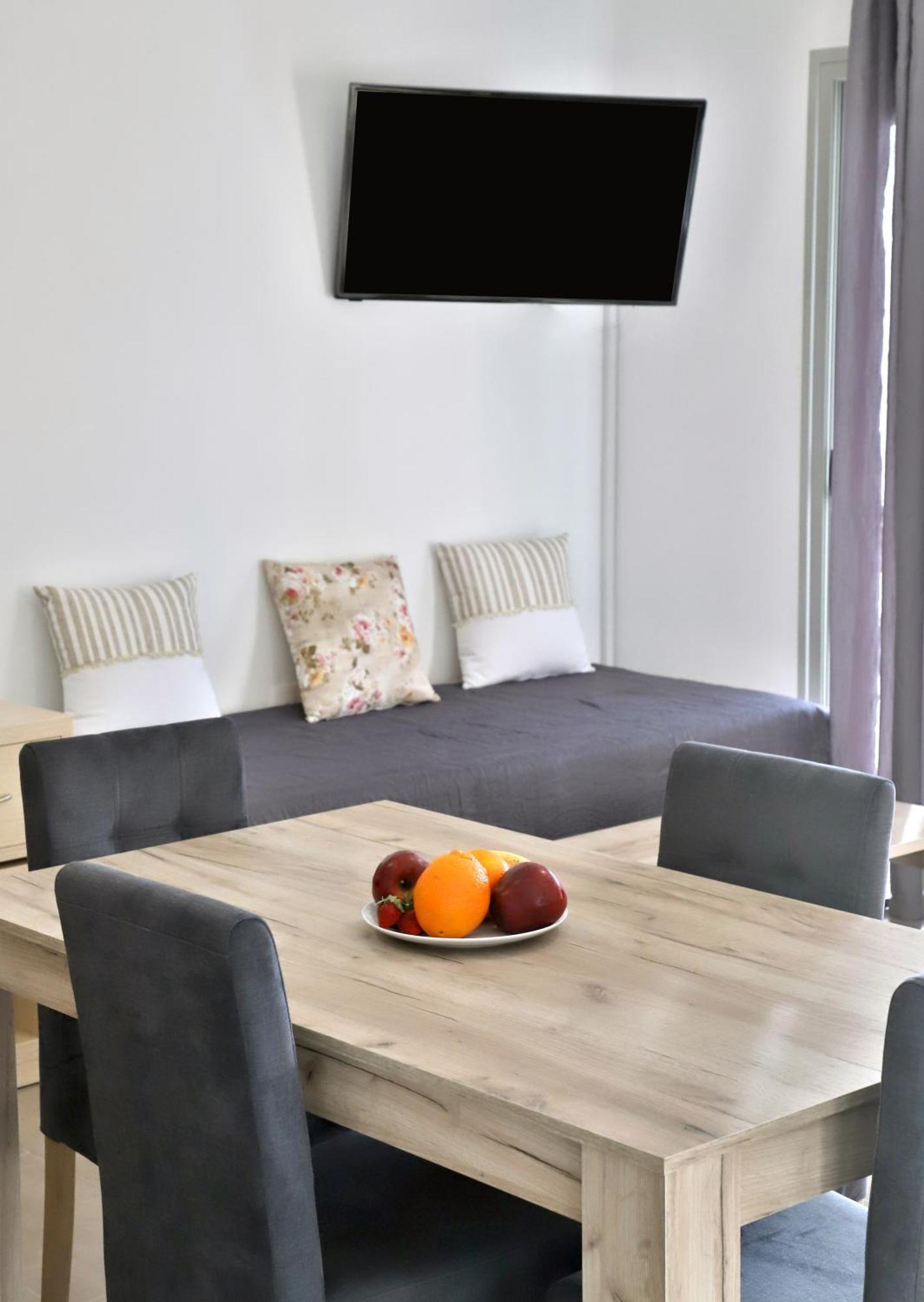 Helios Studios & Apartments Makrýgialos Buitenkant foto
