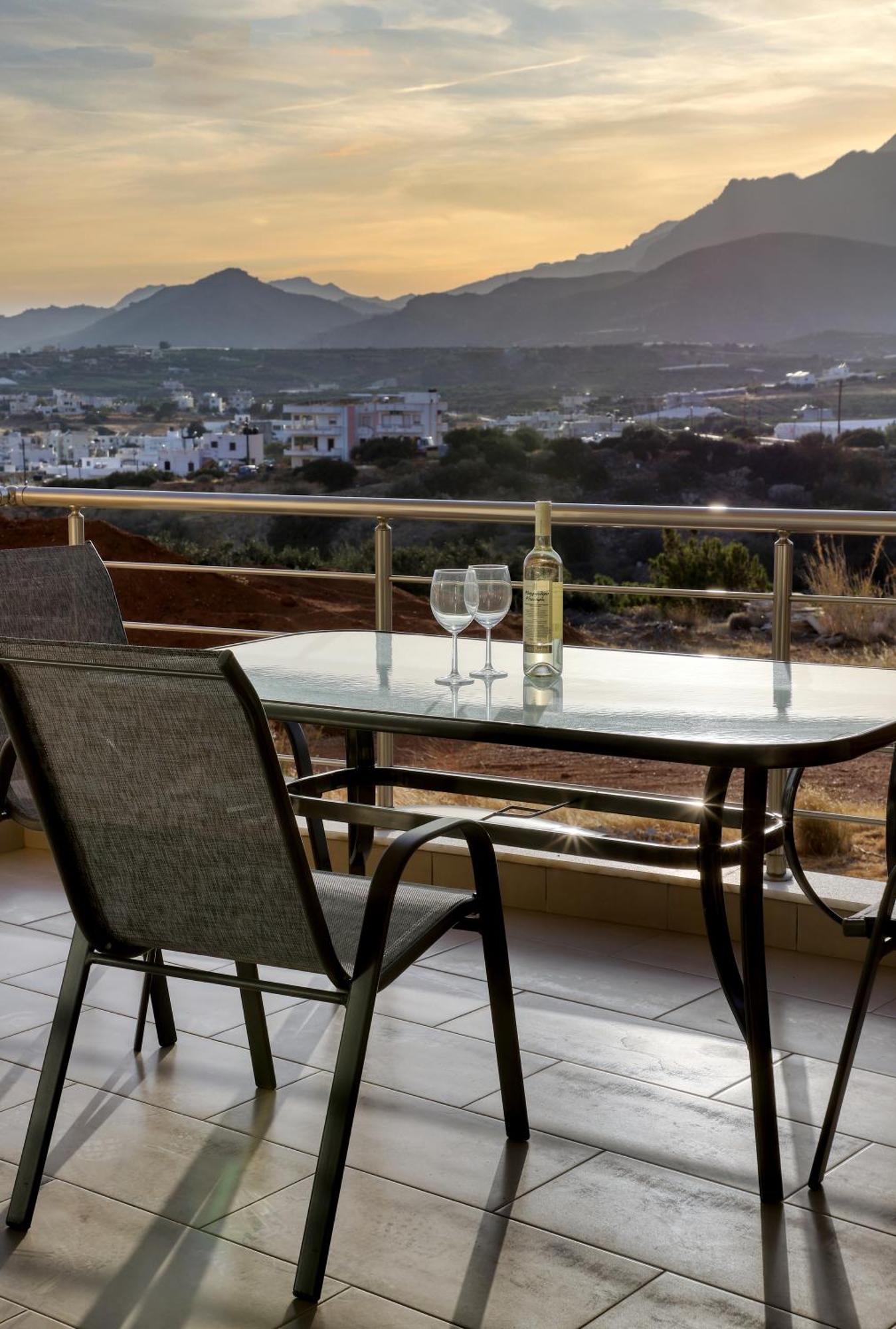Helios Studios & Apartments Makrýgialos Buitenkant foto