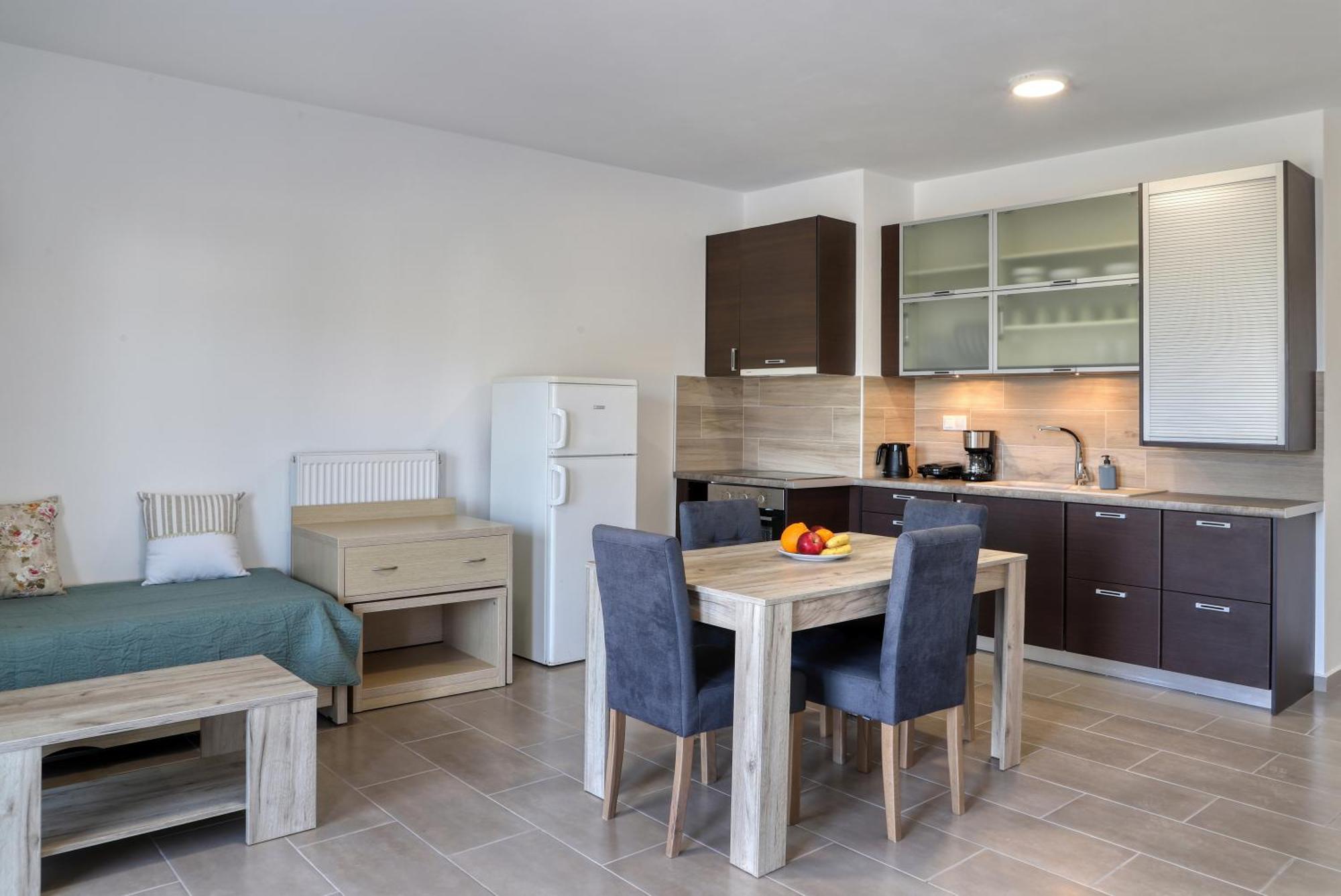 Helios Studios & Apartments Makrýgialos Buitenkant foto