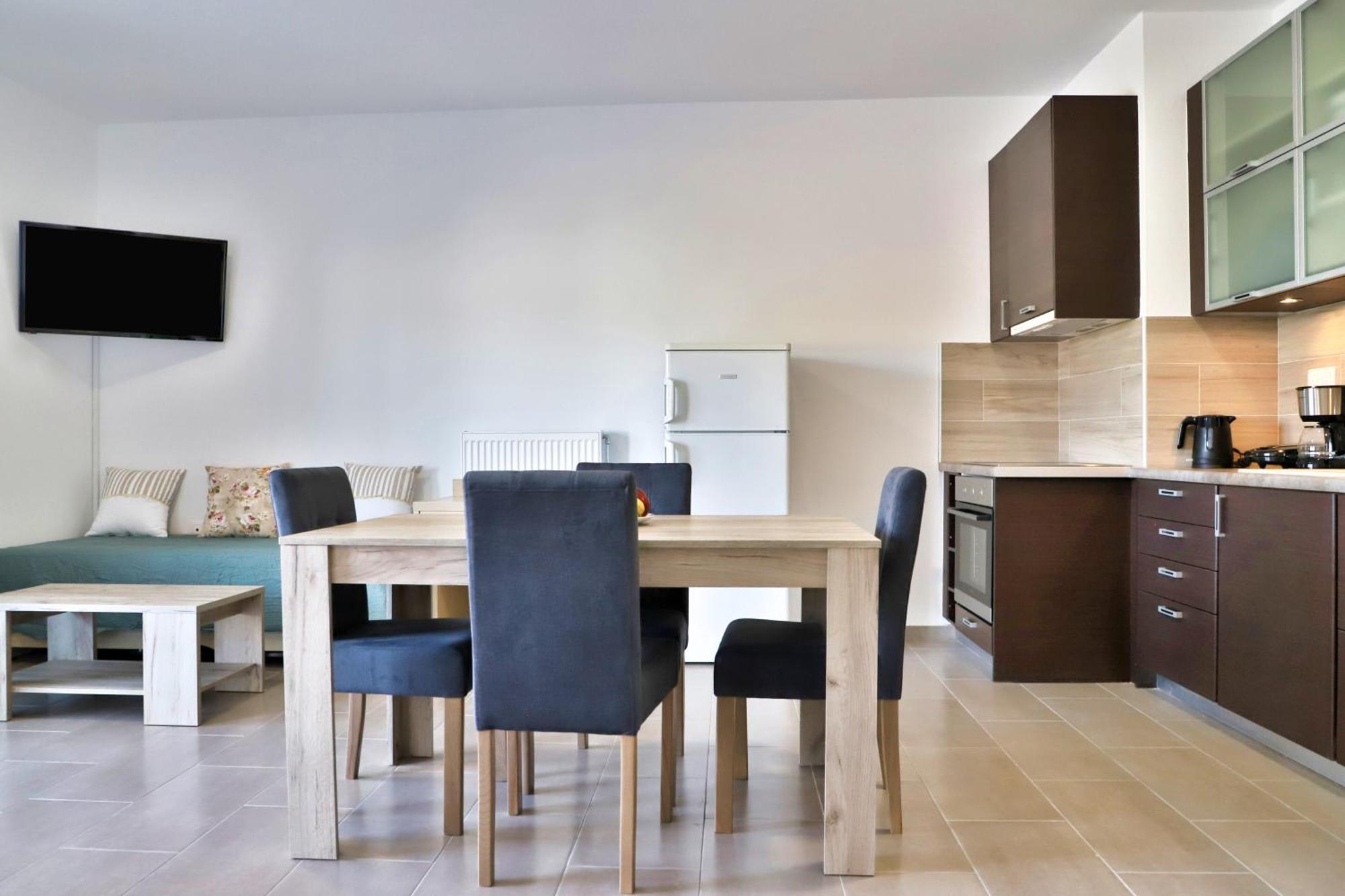 Helios Studios & Apartments Makrýgialos Buitenkant foto