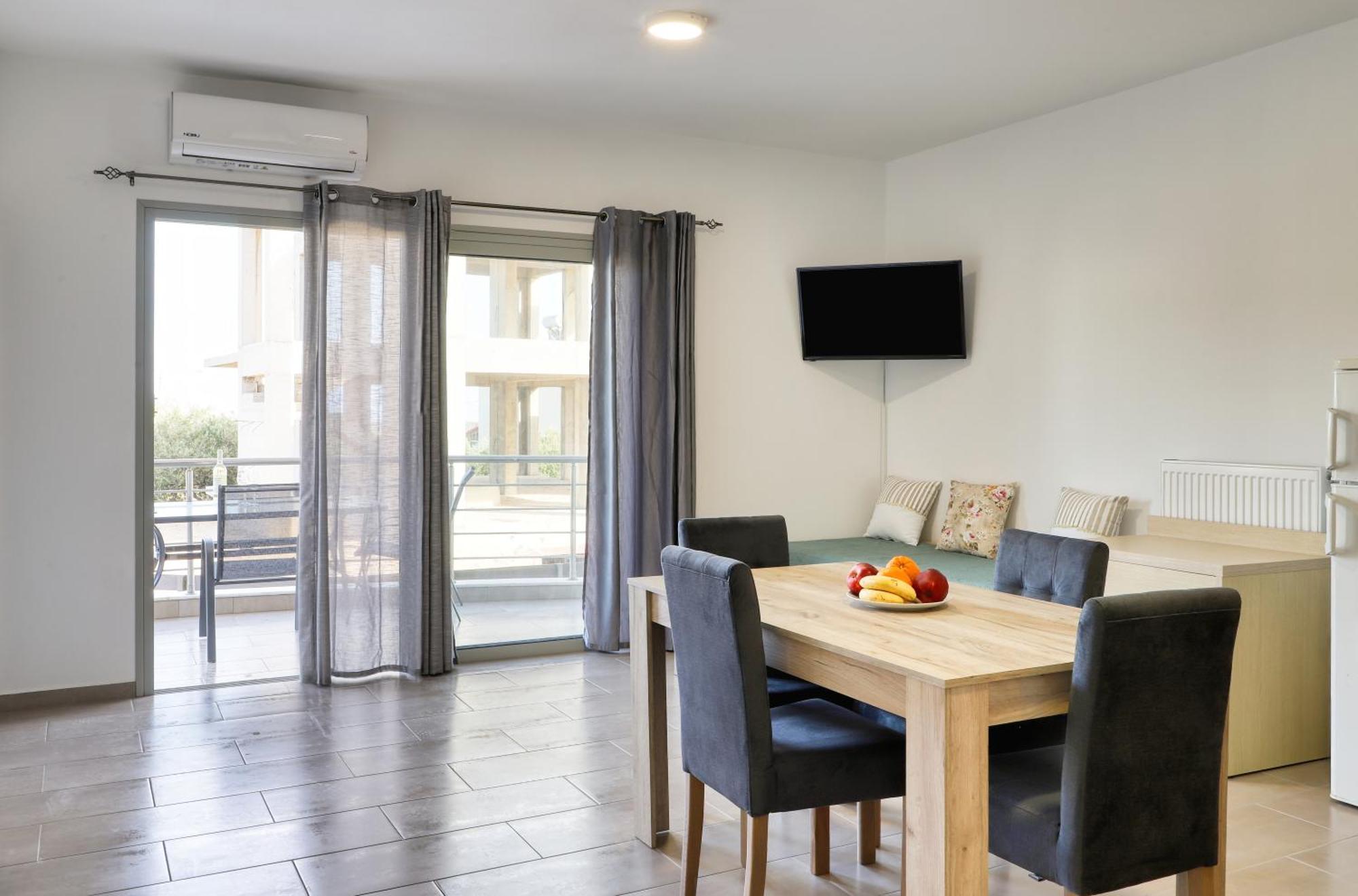 Helios Studios & Apartments Makrýgialos Buitenkant foto