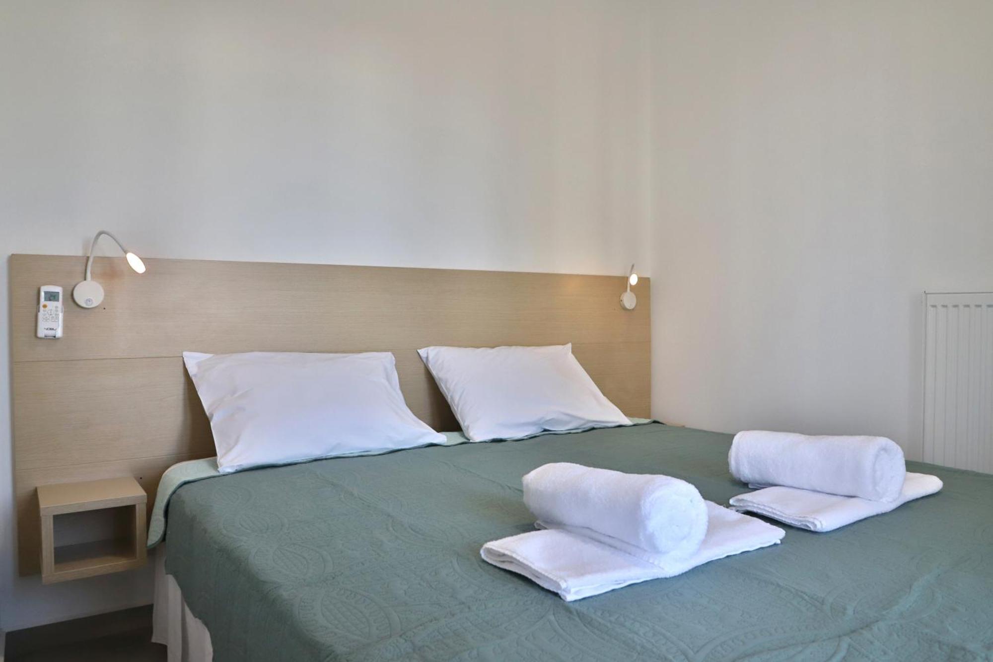 Helios Studios & Apartments Makrýgialos Buitenkant foto